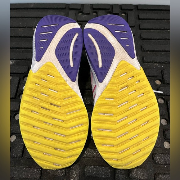 Kids New Balance® FuelCell Propel v3.  Size 4.5Y - Picture 5 of 6